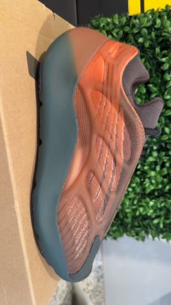 Yeezy 700 Men Size 8 Woman 9.5