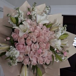 🎄🎄Special bouquet of roses for that important date $149 🎄🎄Special bouquet of red roses for that important date $149