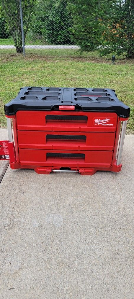 Milwaukee
PACKOUT 22 in. Modular 3-Drawer Tool Box with Metal Reinforced Corners