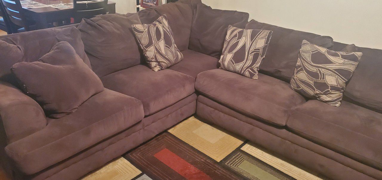 Sectional couch /Pillows Not Included 