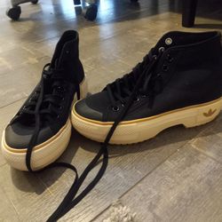 Adidas Sneakers Size 7 (Brand New)