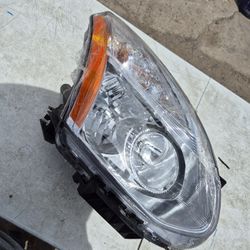 Nissan Rogue Right Headlight 
