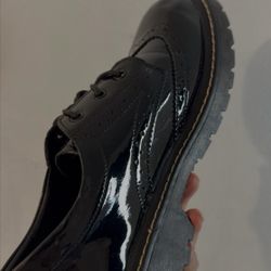 Women’s black shinny shoes  