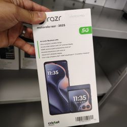 Moto Razr 2025