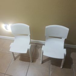 2 Kids Chairs 