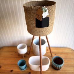 5 flower pots + 1 New Woven Flower Stand! 💐