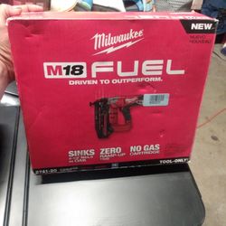 Milwaukee M18 16G Straight Finish Nailer