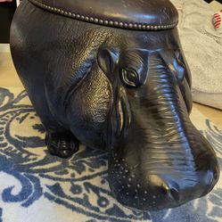Hippo Storage Trunk/ Bench