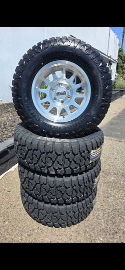 17" METHOD rims w/ 33" RT tires
