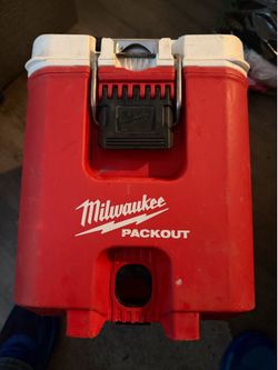 ****  Milwaukee Packout  Ice Chest******