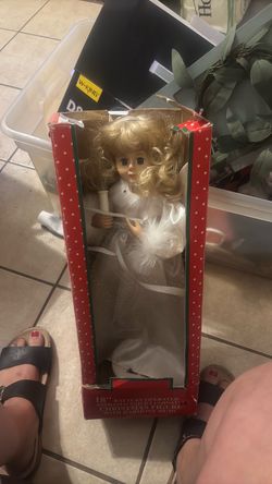 Christmas Angel plays music