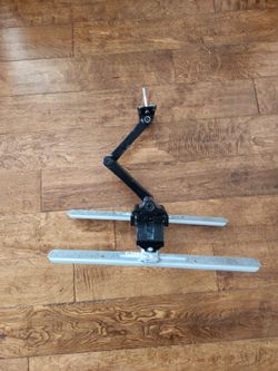 Full motion TV mount