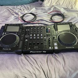 CDJ-2000 NXS2 (2x) & DJM-900 NXS2