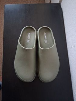 Old Navy Foam Slip-On Clogs