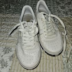 Pumas sneakers women's 9