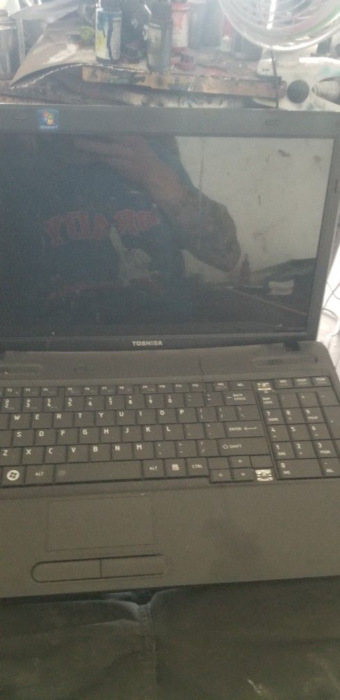 Broken Toshiba Laptop  25$