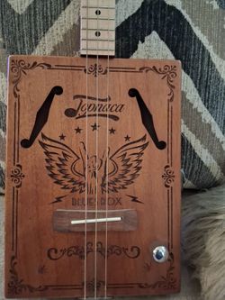 Blues box 3 string electric guitar - cigar box style