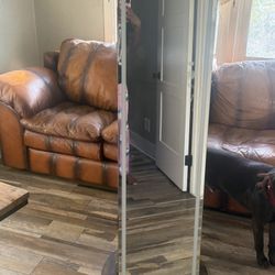 Light Up Mirror And Storage 