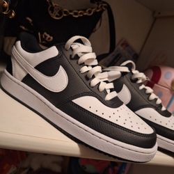 Nike Court Women 8.5 Shoes NEW