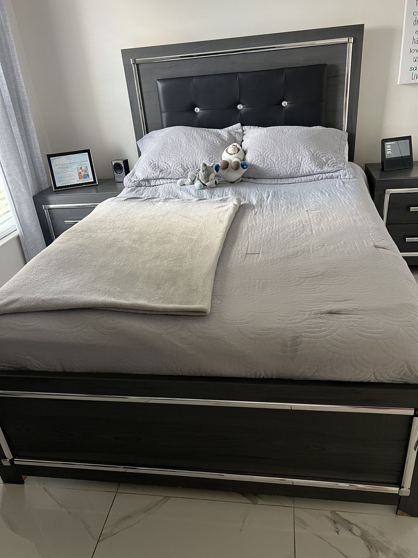 Twin Bed With Night Stands