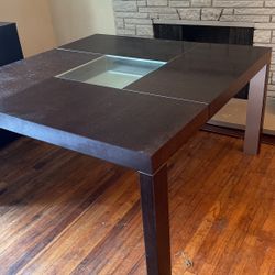 Morden Sleek Dinner Table 
