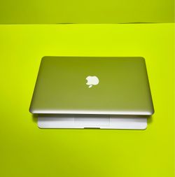Apple MacBook Pro 13” i5/8GB/256GB SSD $140