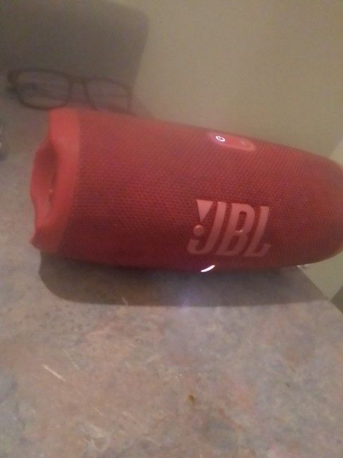 JBL Charge 5 Like New