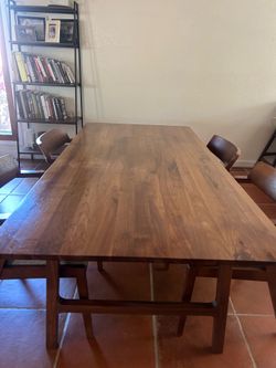 Article Table and Chairs