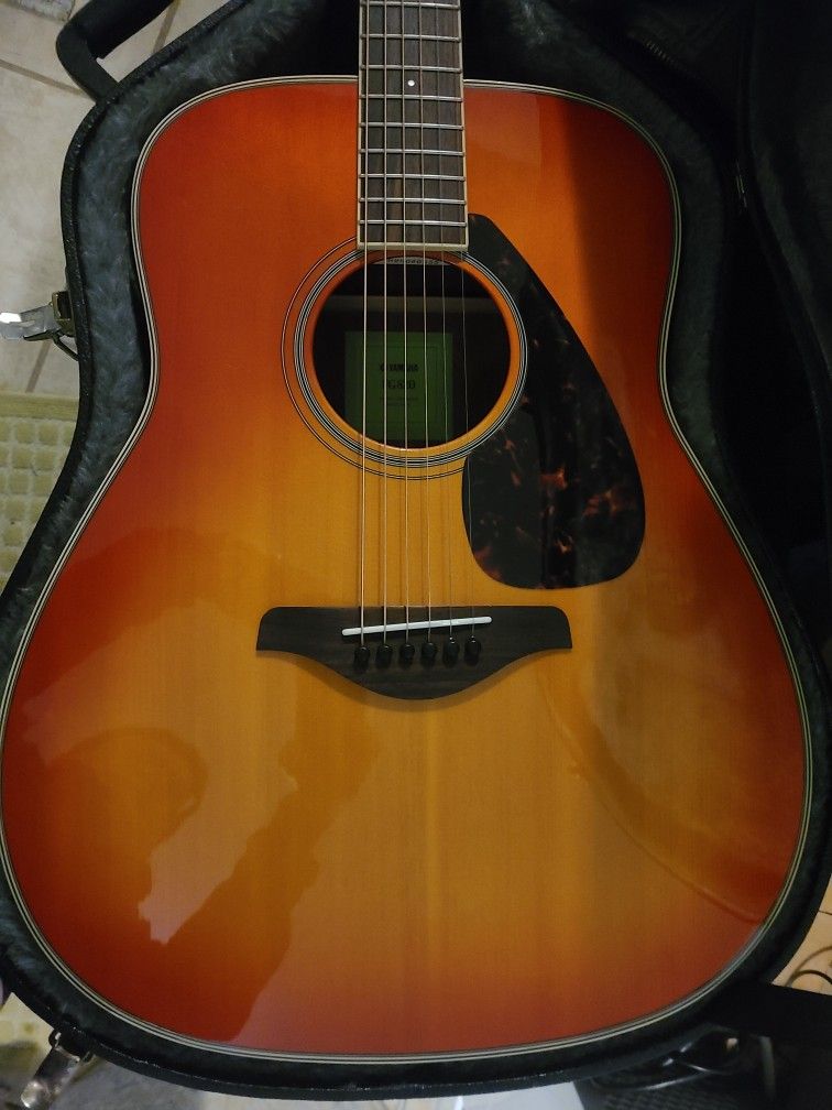 Yamaha FG820 acoustic w/K&K Pure Mini pickup