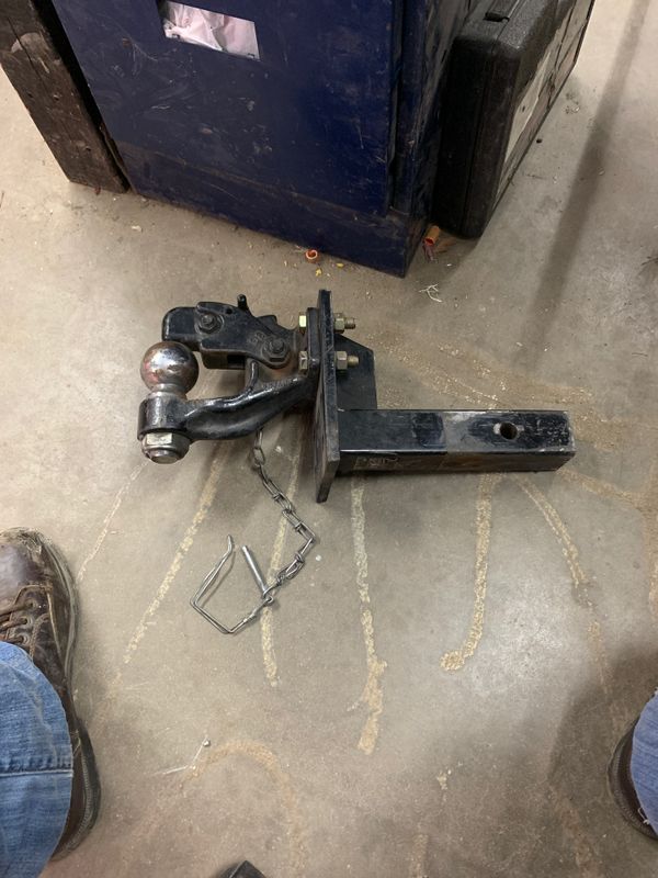 Pendle combo hitch 2 5/16 ball. Solid shaft adjustable for Sale in