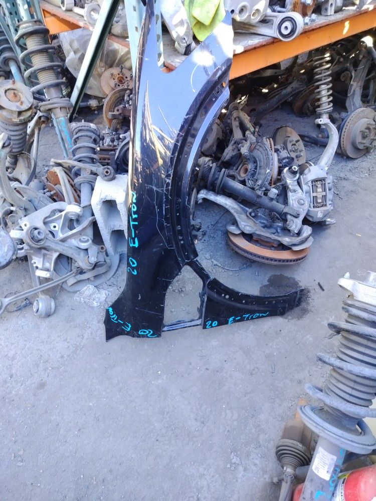 2020 Audi E-tron Right Fender 