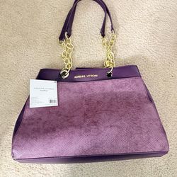 beautiful brand new women's bag. the top golden rings near logo are loose. (easy glue fix) (MUST SELL TODAY)