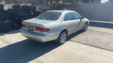 2000 Toyota Camry in good. Condition Clean title 210 miles