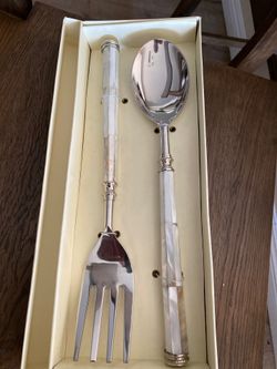 Serving utensils