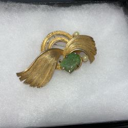 Vintage Lisner green stone pearl brooch pin 