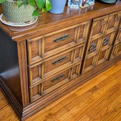 Dresser: Wood