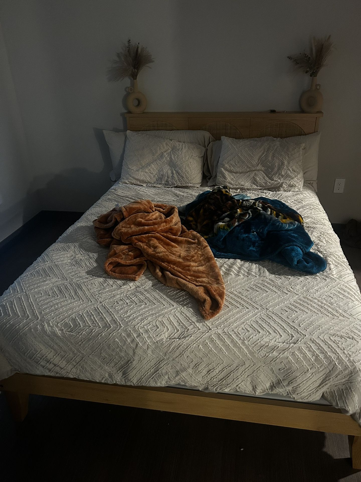 Queen Size Bedframe & Bed