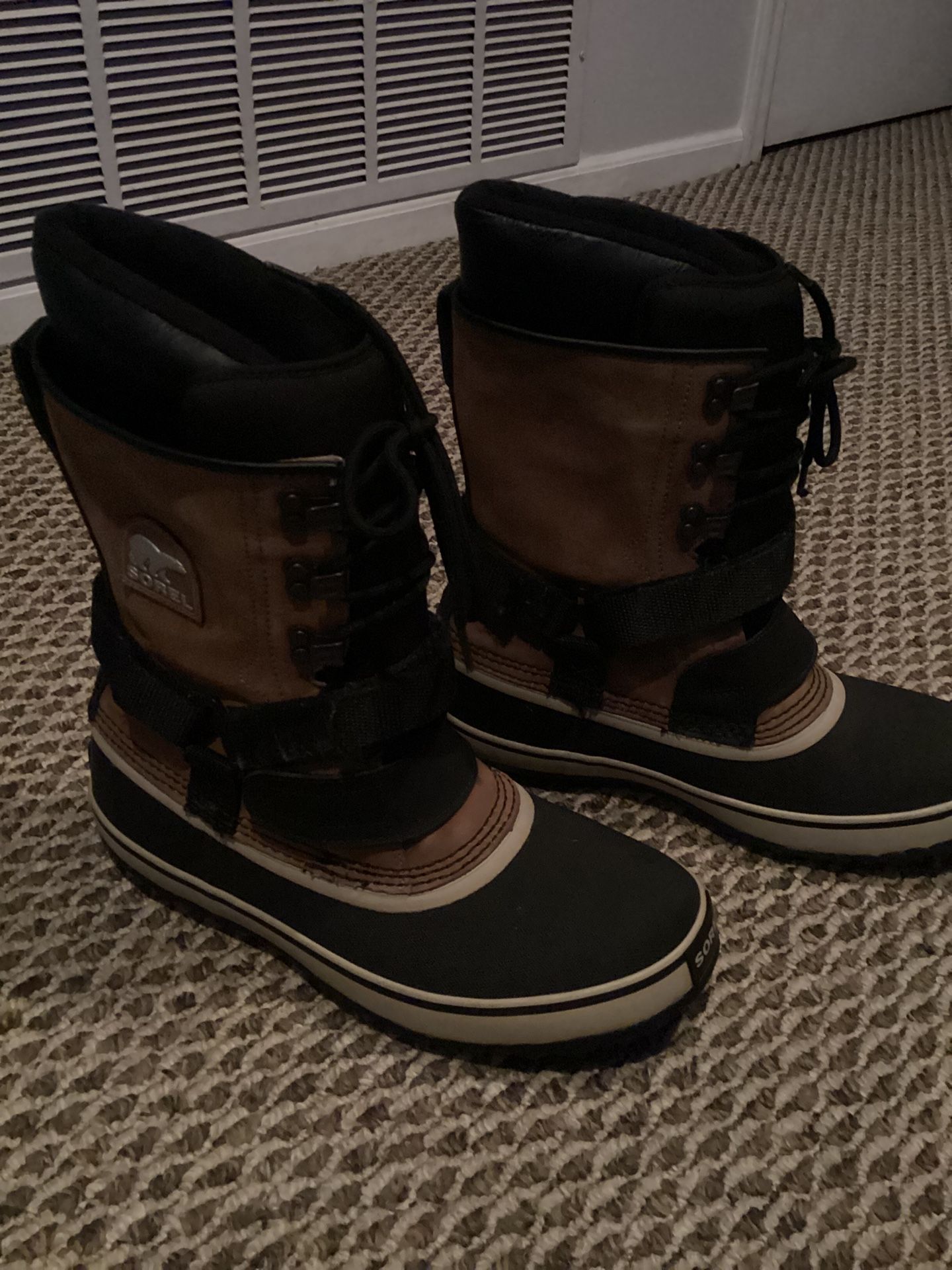 Sorel Waterproof Winter Boots - Men’s Size 9