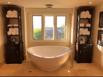 Luxury Tub- Used less than 5 times