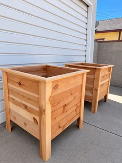 Cedar Wood 2’x2’ raised planters