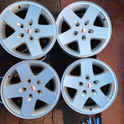 JUEGO DE RRINES PARA TROCAS JEEP CHEROKI LIBERTI COMANDER MUYBUENAS CONDICIONES 