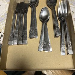 8place Setting Of Each Table Spoon, Knives,ice cream Spoon, Dessert Spoonsndlarge And Small Forks.