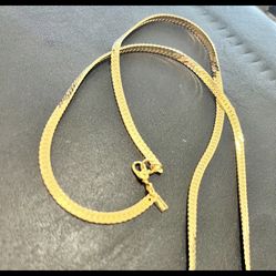 Herringbone chain with  gold tone. Approximately 23 inches. As is. No returns. Make me an offer I can’t refuse. What you see is what you get. Please f