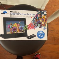 DIGITAL DECOR ULTRA SLIM DIGITAL PICTURE FRAME 7 INCH DPF720