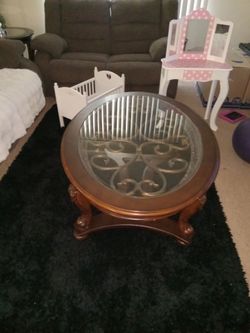 Coffee table. Oval coffee table.