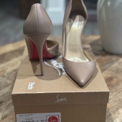 Chrisitan Louboutin Iriza 100 Nude 40.5