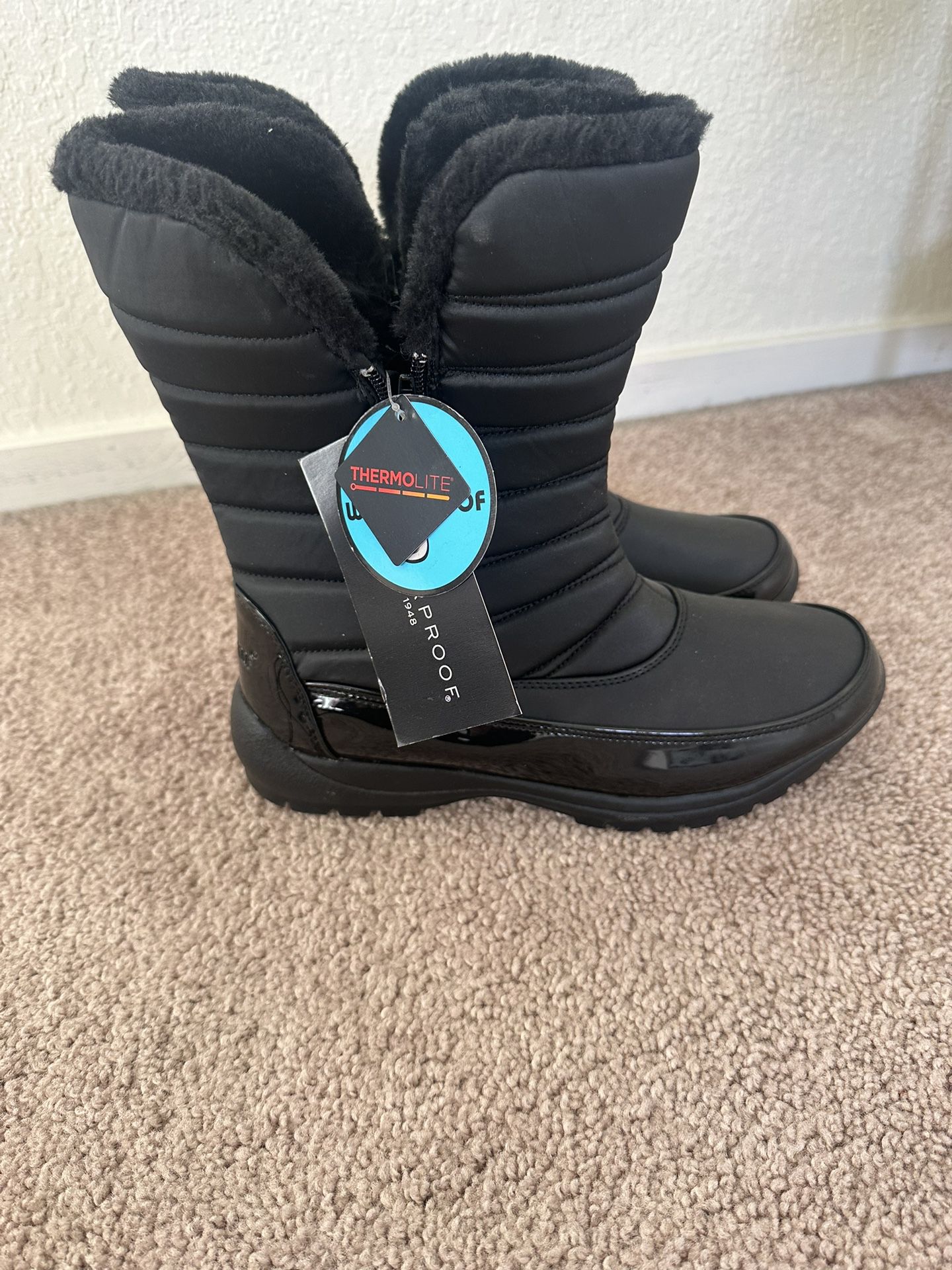 New Women’s Snow Boots Size 9 