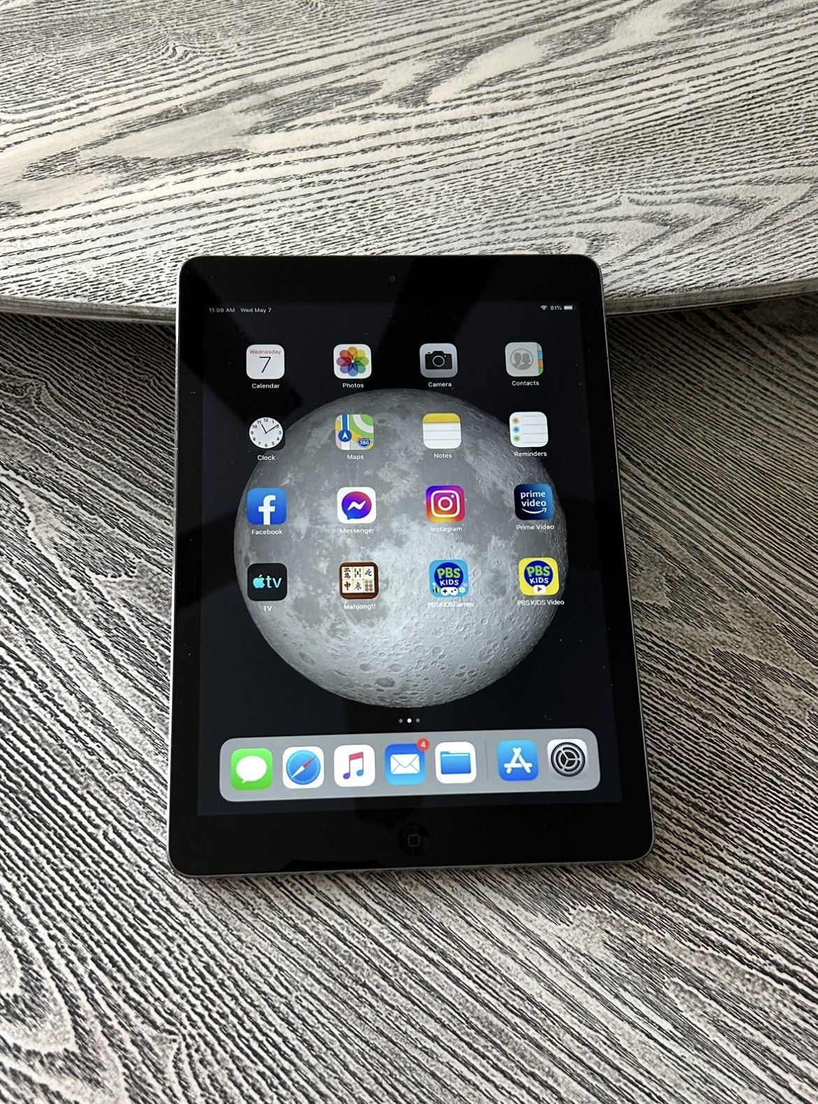 Apple iPad Air 32GB/ Unlocked/ Low Price. $40
