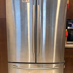 Samsung refrigerator – Works Great + Extra Filters