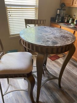 Cocktail table with 2 chairs